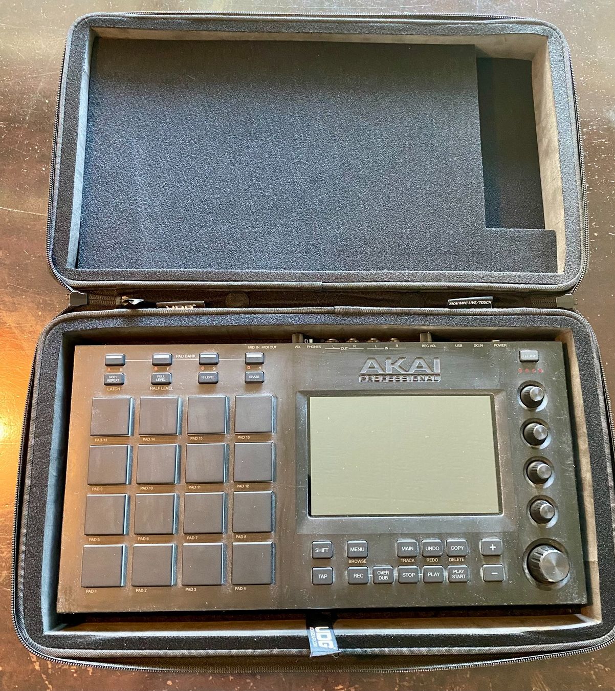 Akai Strumenti musicali: Akai MPC Touch inklusive Zubehör – Usato da Ostermundigen venduto da sims81 5