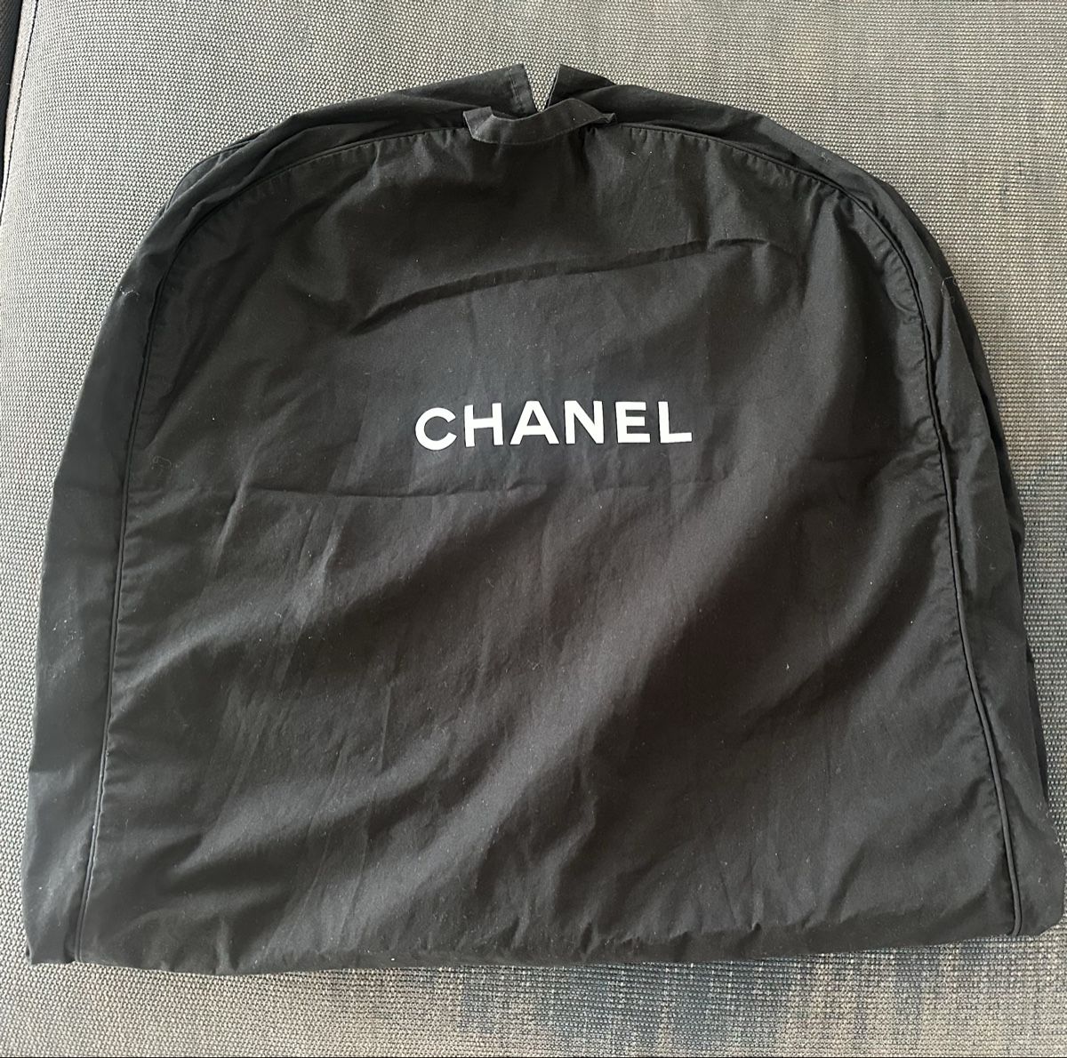 Chanel Custodie per cosmetici: Kleiderhülle Chanel – Usato da Bäch SZ venduto da ruslena29