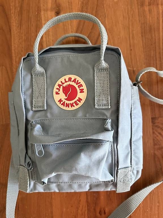 Fjällräven Sacs: Fjällräven Kånken Sling  Hellblau neu – D'occasion à Oftringen par schnullliii 1
