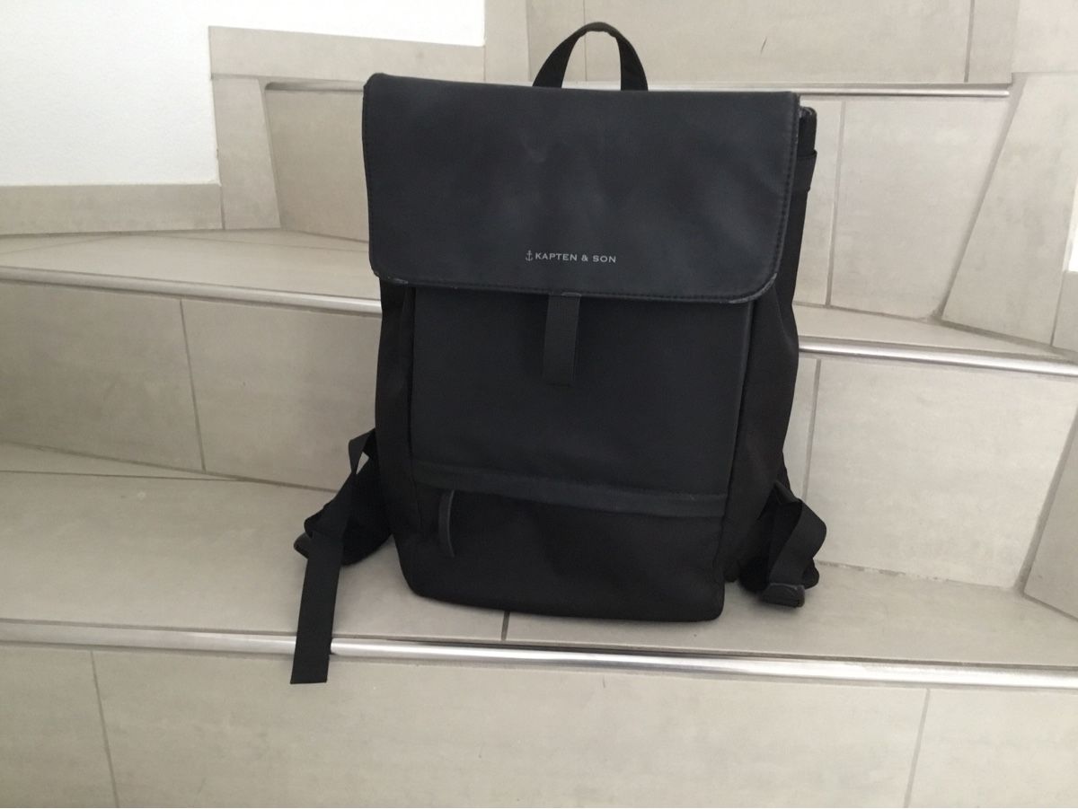 Kapten & Son Zaini: KAPTEN&SON Ruksack Schwarz – Usato da Winterthur venduto da maniacdogroba