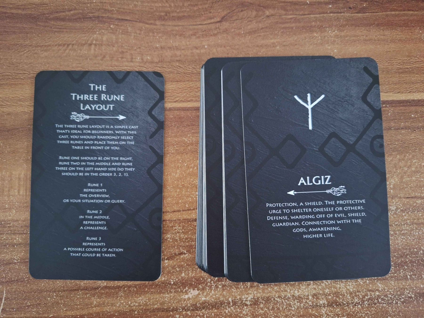 Spiele: Orakelkarten Runes – Neu und originalverpackt aus Grenchen von LaCa 2