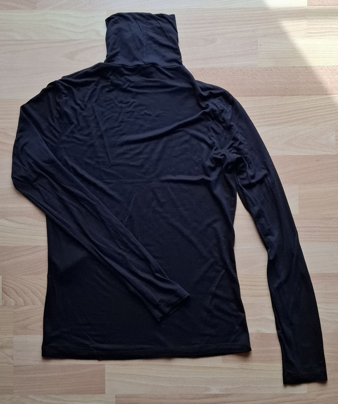Pieces Top: Schwarzes Rollkragenshirt von Pieces, Grösse L – Usato da Pagig venduto da Spring14 1