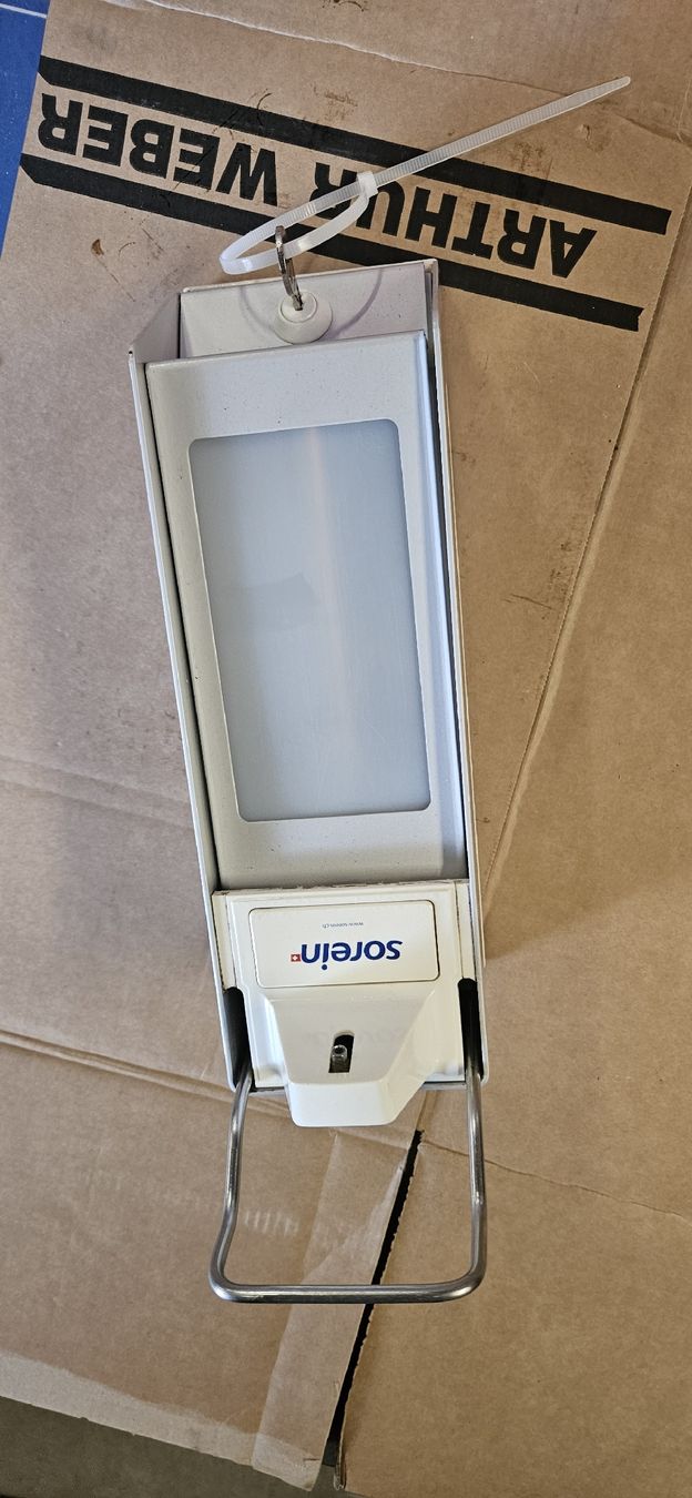 Kwc Portasapone: Sorein Wandspender mit Flasche und Frontblende  – Usato da Baar venduto da Vel...Baar45 7