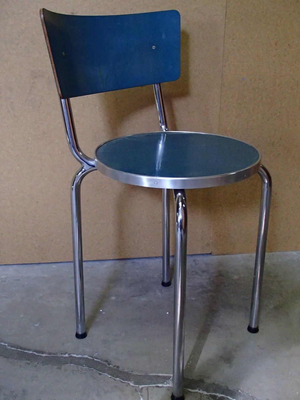 Sedie: blauer runder Vintage Kelko Stuhl mit Chrom – Usato da Schöfflisdorf venduto da pullux 5