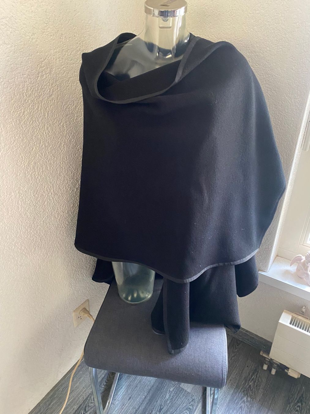 Altro in Moda donna: Poncho Schal Stola Umhang. schwarz – Usato da Allenwinden venduto da Obalu