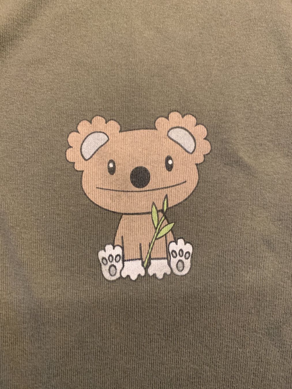 Maglioni & Felpe: Koala-Langarmshirt in Khaki – Usato da Chalais venduto da Decoarts.art 2