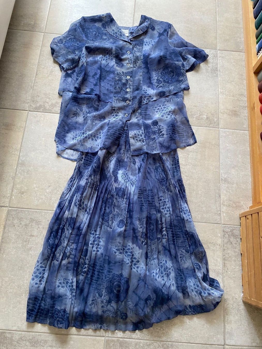 Costumi: Bluse mit Jupe – Usato da Bülach venduto da Jackybabue