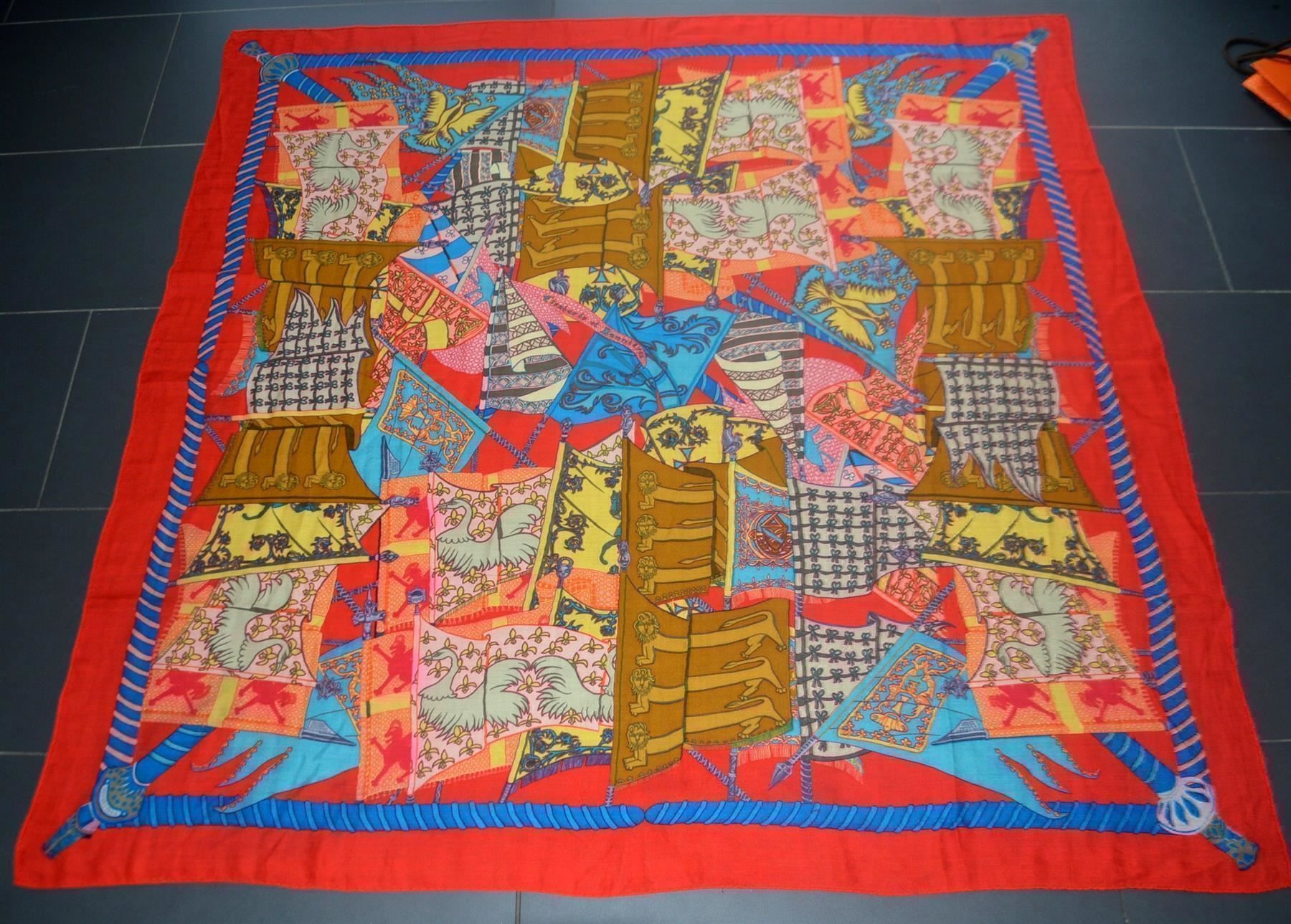Hermès Foulard & Sciarpe: Schal / Châle Hermès 140 x 140 cm – Usato da Collonges venduto da Auganien 3