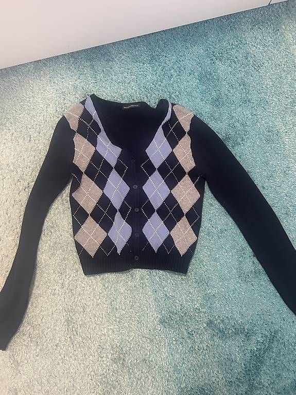 Pullover & Sweatshirts: Brandy Melville Strickjacke – Gebraucht aus Lenzburg von mir_rnb9 1