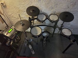 Roland TD-12 E-Drum Set mit VH-11 & Mesh Pads