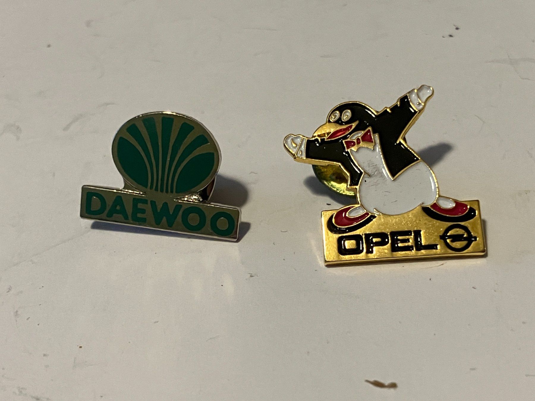 Placchette & Badge: 2 Pin Opel Daewoo – Usato da Basel venduto da djwwpp