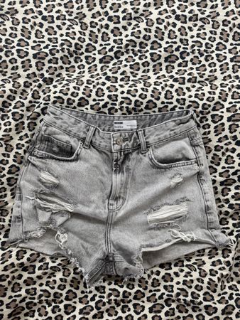 Shorts Bershka gris taille 38 bon état