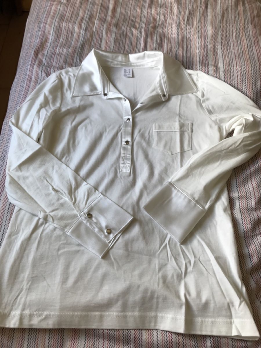 T-Shirts: Schnäppchen!! Elegantes weisses Blusenshirt mit Satin! – Neu (gemäss Beschreibung) aus wallisellen von  4