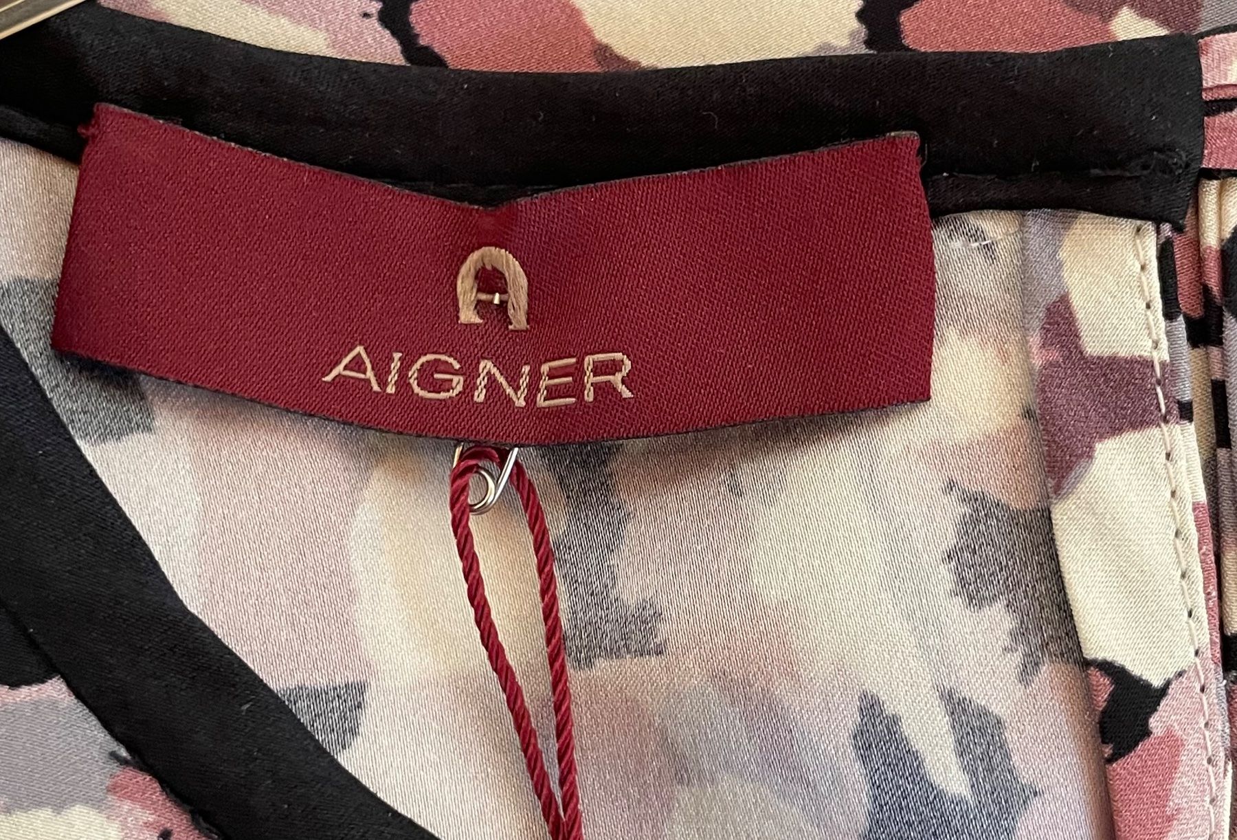 Aigner Camicette: Camicetta in seta AIGNER **NUOVA** – Nuovo (secondo la descrizione) da Castel San Pietro venduto da Moregi 3