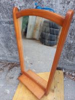 Wandspiegel mit Holzrahmen und Ablage gebrauchter Zustand