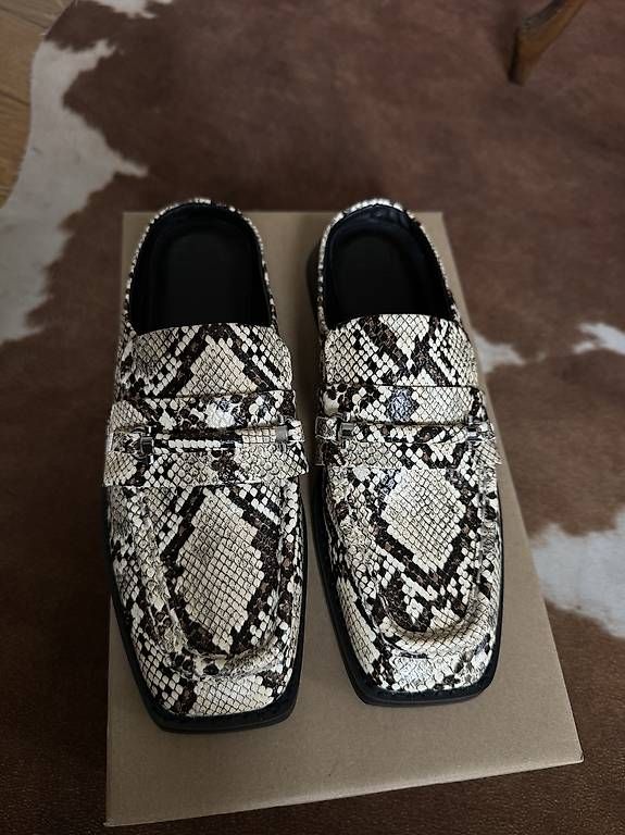 Scarpe da donna: Mules motif serpent en cuir beige – Nuovo e nell'imballaggio originale da Ollon VD venduto da MusiqueAddict