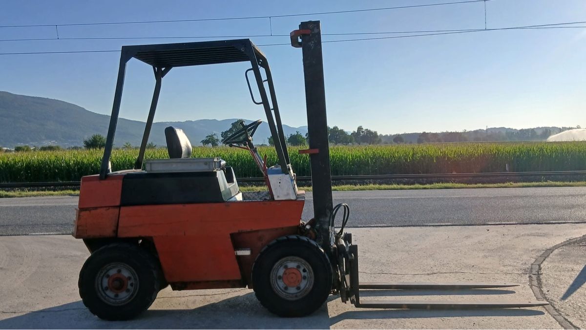 Linde Carrelli elevatori e a forche: Linde Stapler  Diesel H 25 – Usato da Niederbipp venduto da baggerch 3