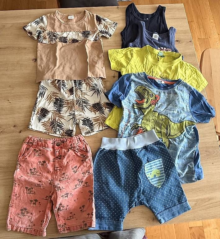 Lotti & Set di vestiti: Sommerpaket Grösse 104 – Usato da Stettfurt venduto da Annili87