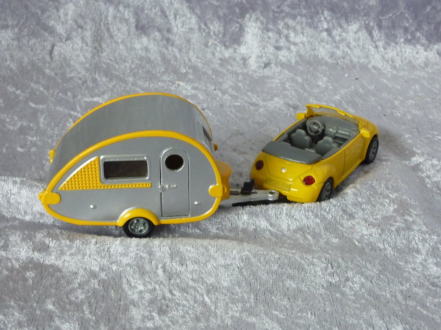 Siku Voitures modèles: VW Beetle mit Tabbert Tab Siku – D'occasion à Dürrenäsch par Cobra1ch 1