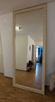 Grosser Standspiegel mit Rahmen
