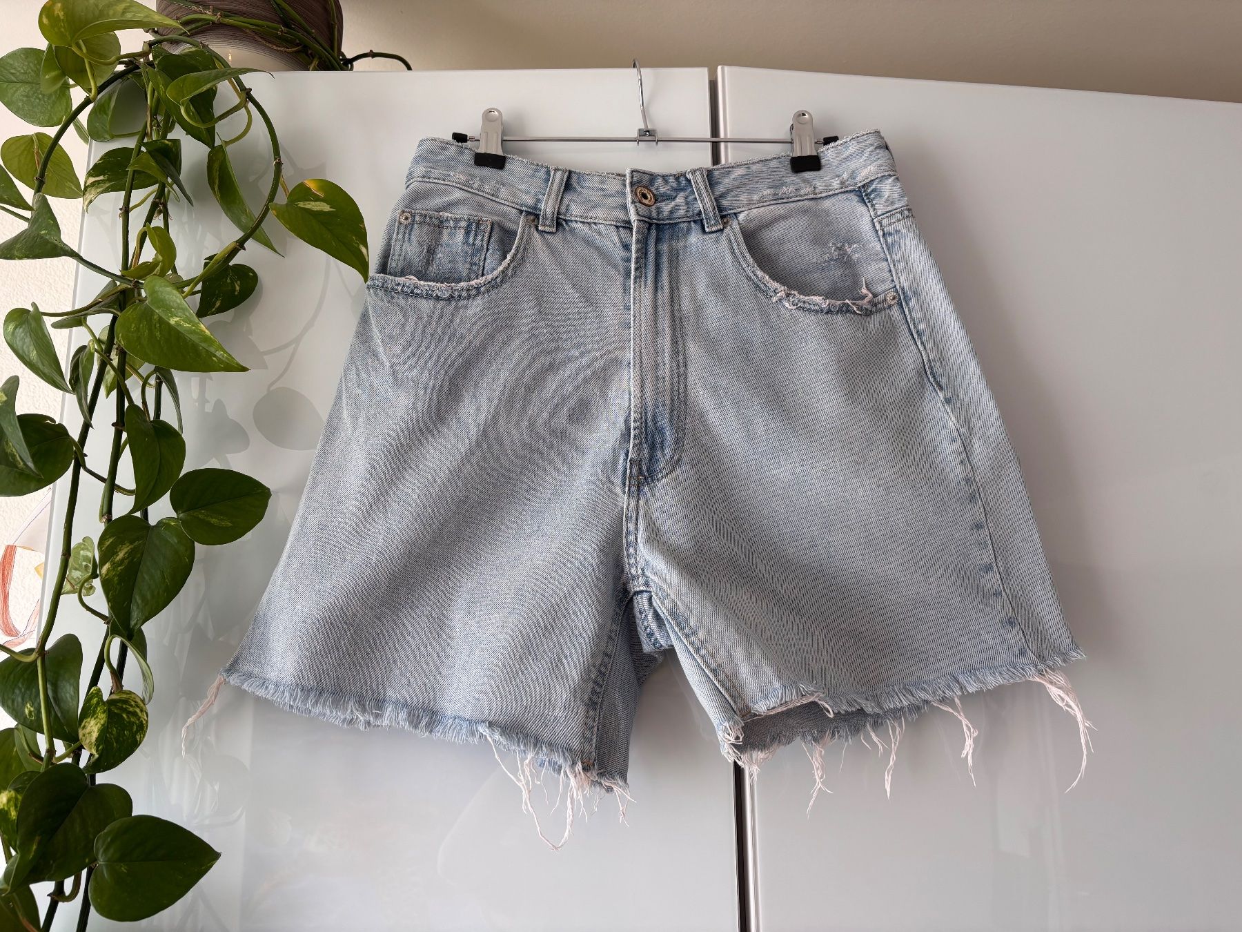 Stradivarius Jeans: STRADIVARIOUS Denim Shorts Gr. 40 – Gebraucht aus Zürich von missmodernage