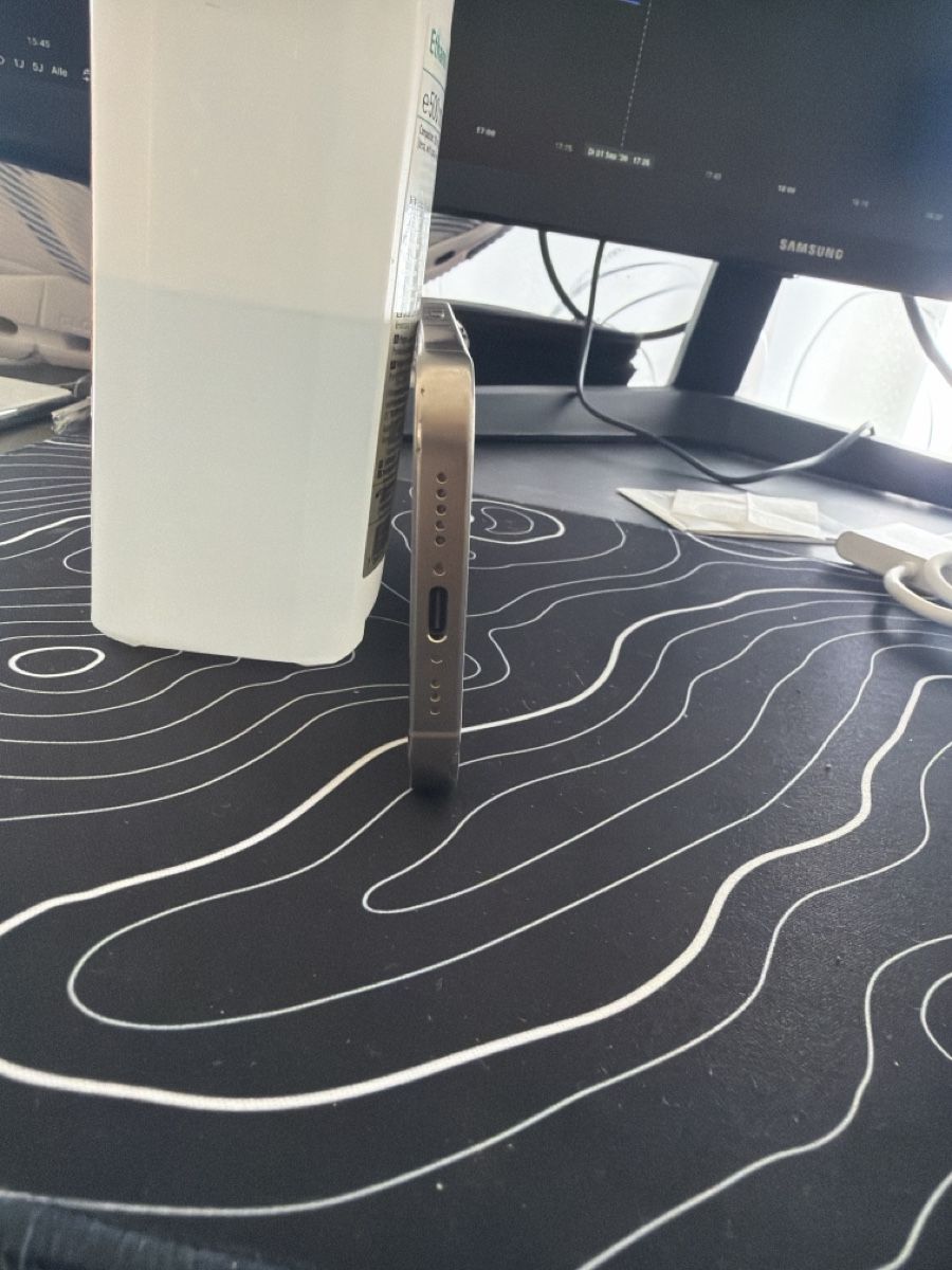 Apple Portables: Iphone 15 pro – Défectueux à Küssnacht am Rigi par Sam_j7cp 3