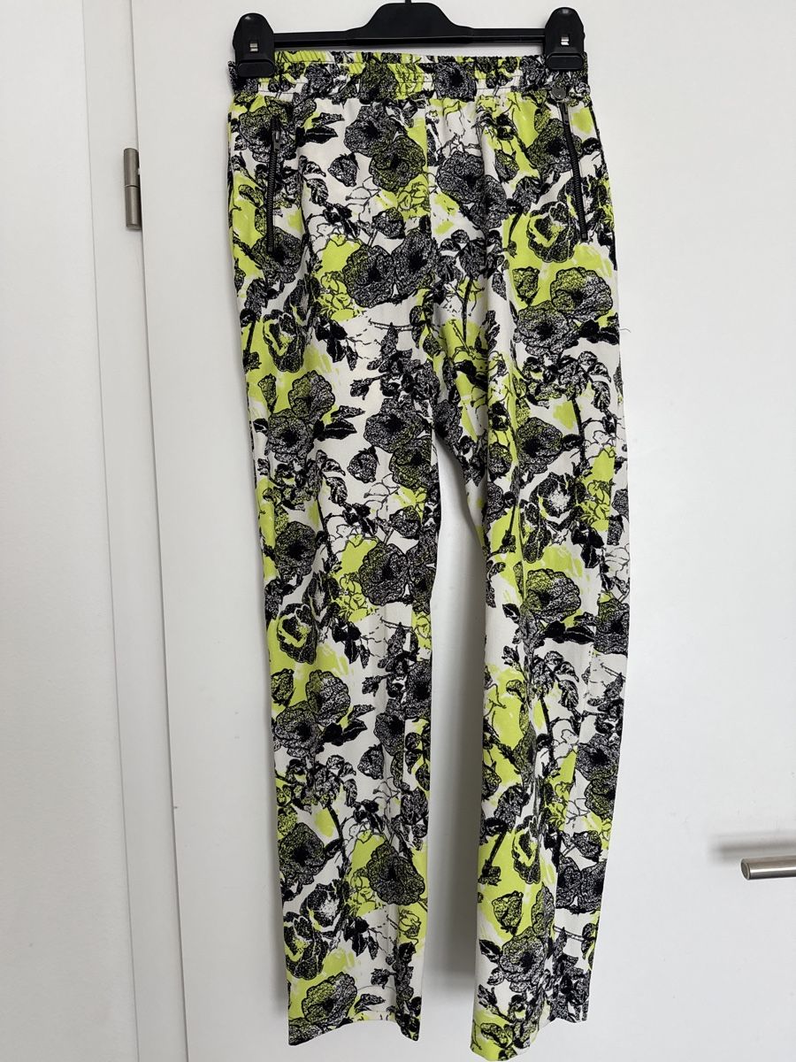 Guess Pantaloni: Guess summer trousers – Usato da Thalwil venduto da perulina