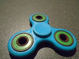 Finger Twister, hellblau
