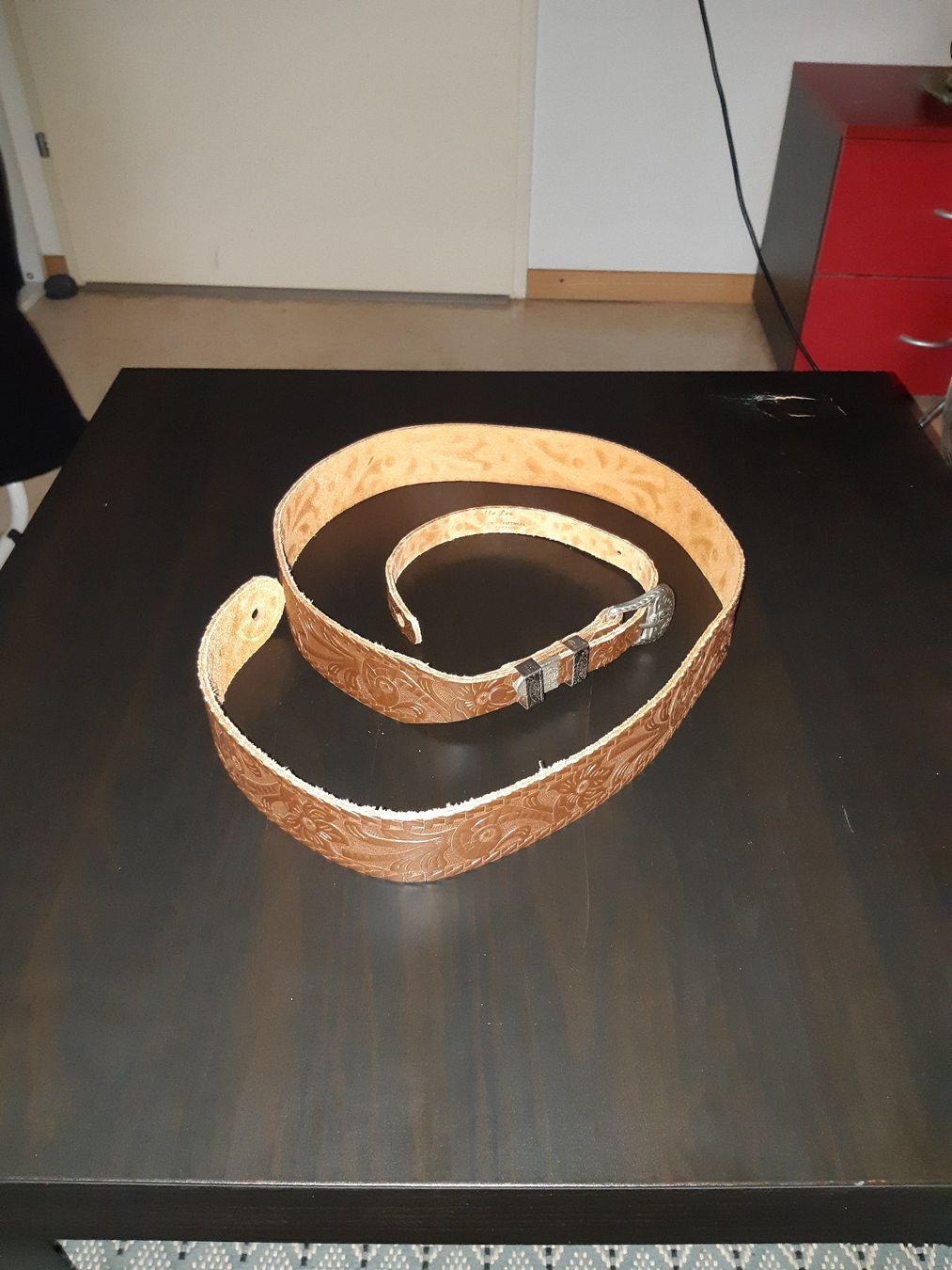Strumenti musicali: 1950's/60's Bobby Lee Git-R-Strap, Leder-Gitarrengurt, mint – Nuovo (secondo la descrizione) da Uster venduto da Fender79