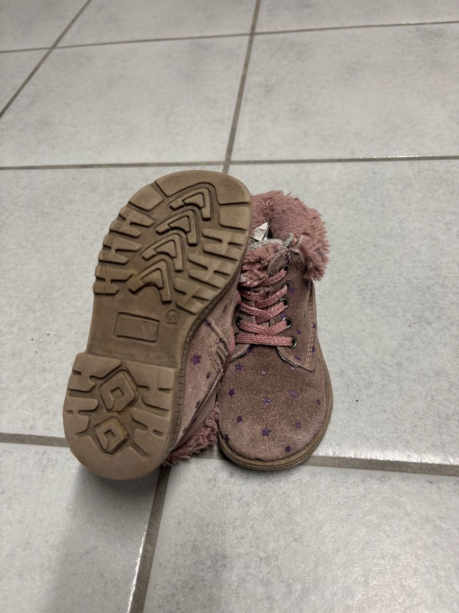 Scarpe per ragazze: Winterschuhe Grösse 23 – Usato da Uesslingen venduto da man_rc5l