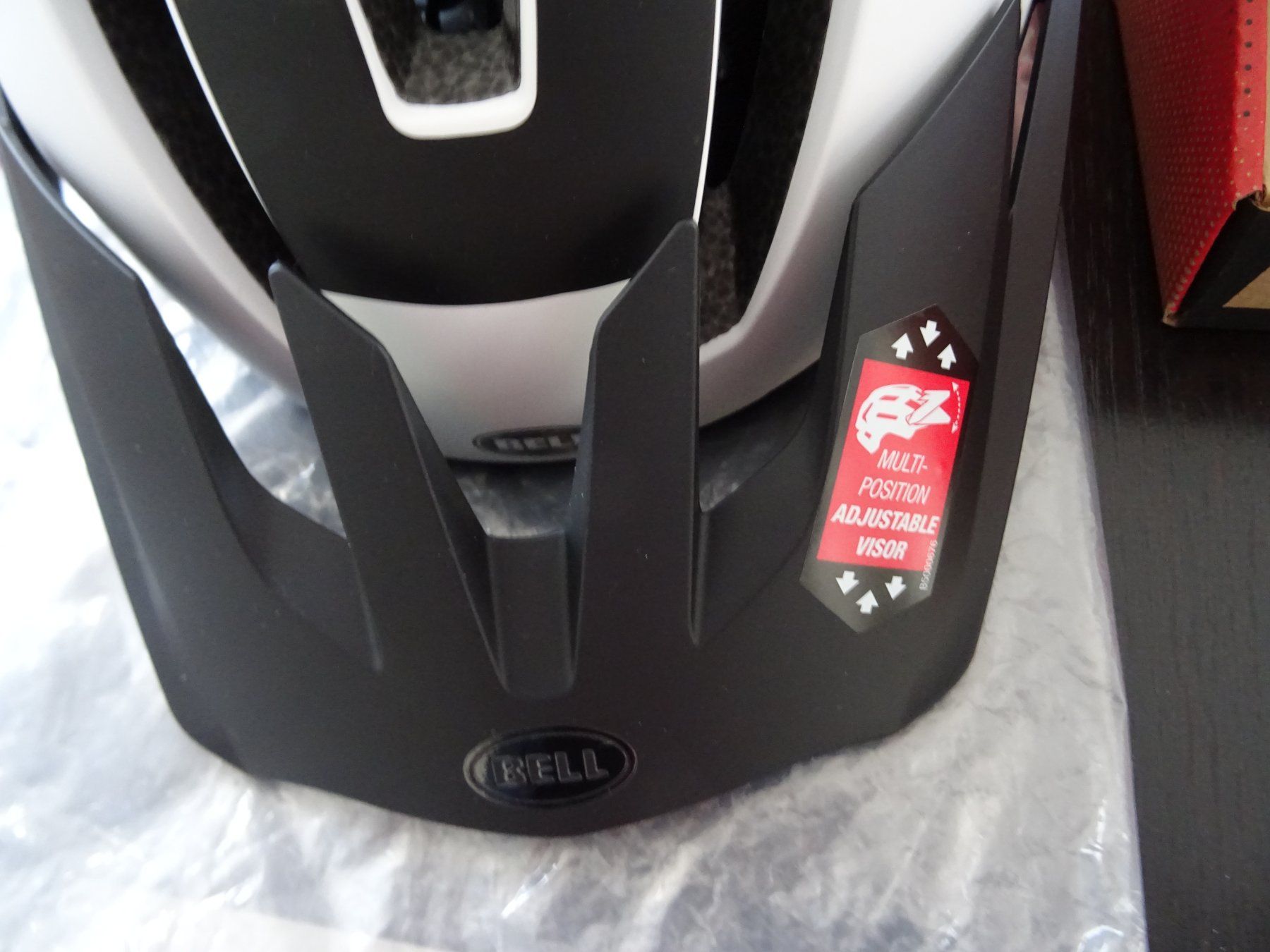 Bell Caschi: Velohelm schwarz/weiss von Bell – Nuovo e nell'imballaggio originale da Lachen SZ venduto da mcdiem 1