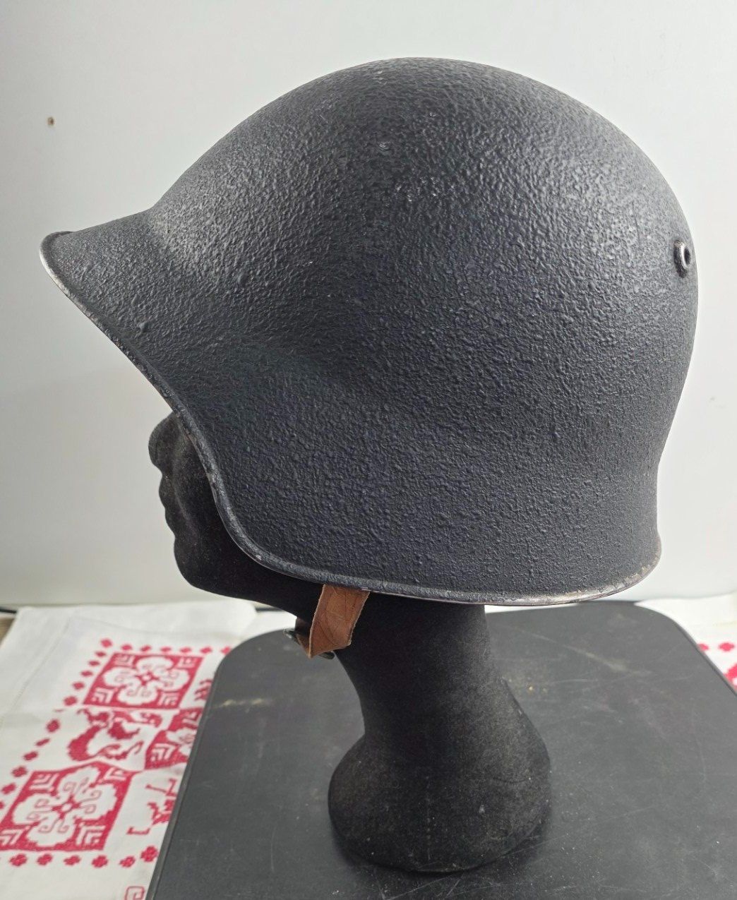 Schweizer Armee Uniformi & Effetti personali: Stahlhelm Modell 1918/43 der Schweizer Armee – Usato da Flums venduto da Flumsantik 1