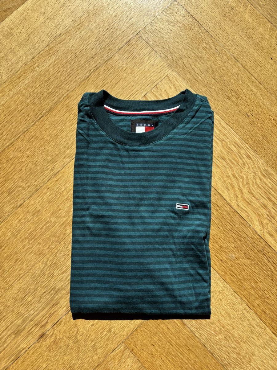 Tommy Hilfiger T-shirt: T-shirt Tommy Hilfiger XS – Nuovo (secondo la descrizione) da Neyruz FR venduto da papillon710