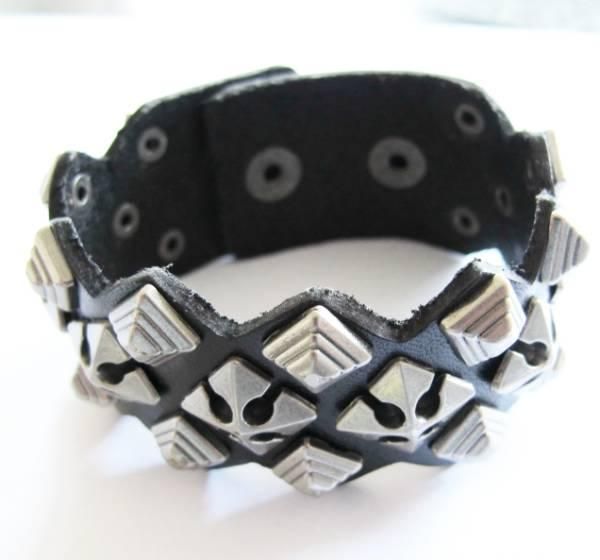 Altri gioielli: Lederarmband mit Nieten 220mm – Nuovo (secondo la descrizione) da Schwanden GL venduto da UHRKNALL
