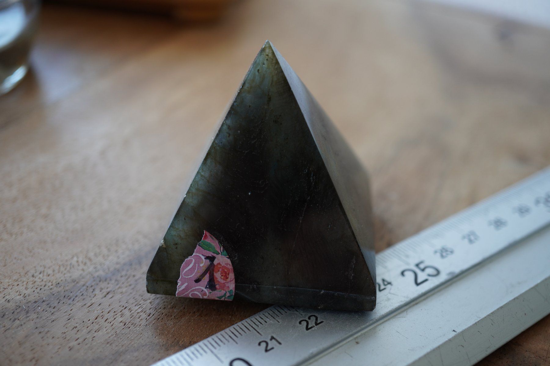 Minerali & Pietre curative: Labradorit   Pyramide      6cmx5cm    (1) – Nuovo e nell'imballaggio originale da Eschenbach SG venduto da topstone