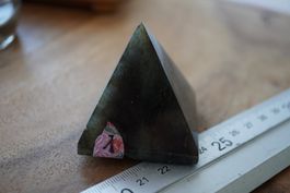 Labradorit   Pyramide      6cmx5cm    (1)