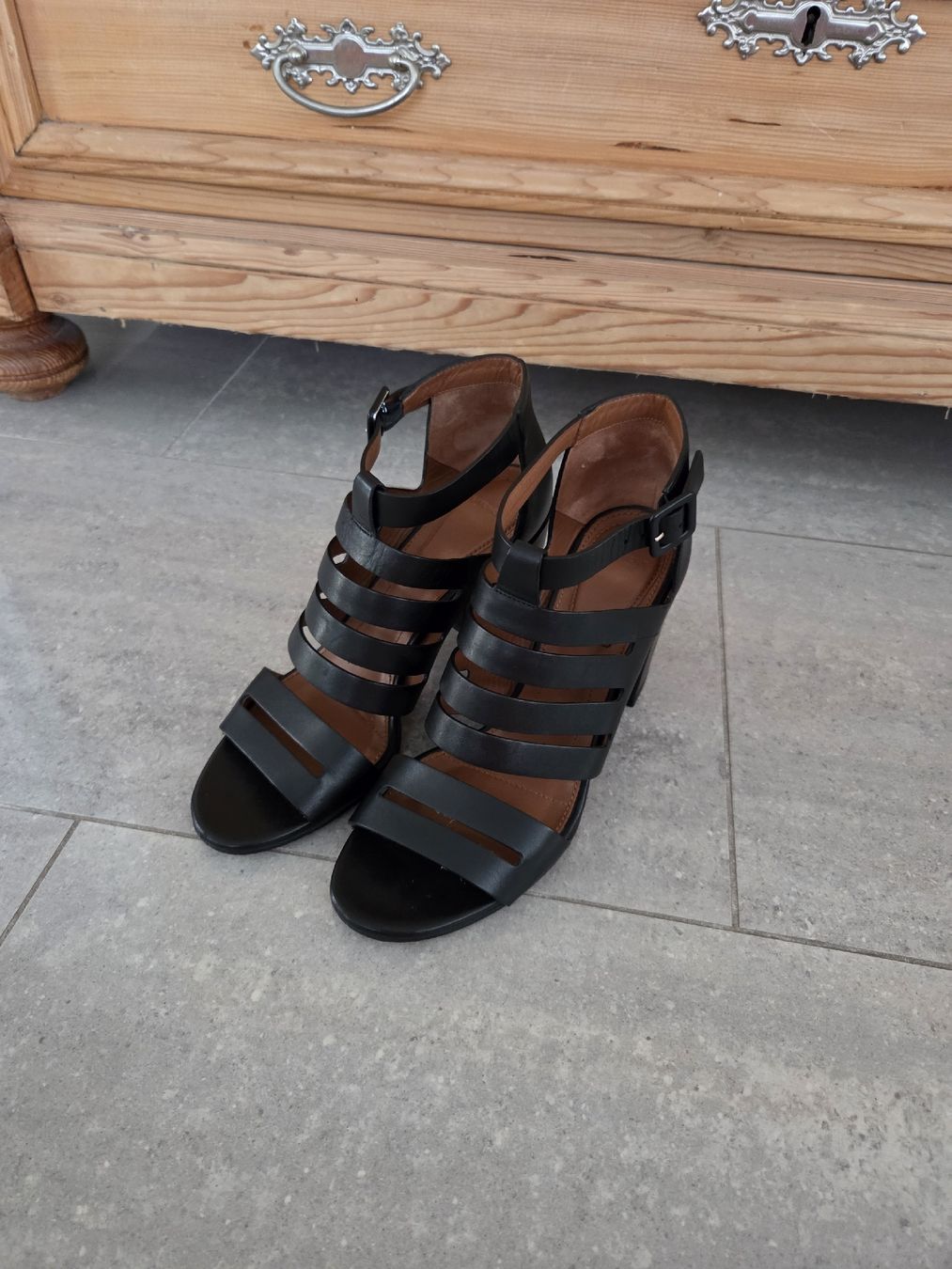 Givenchy Scarpe da donna: schöne Sandalen, Givenchy – Usato da Wiesendangen venduto da Sinhuk