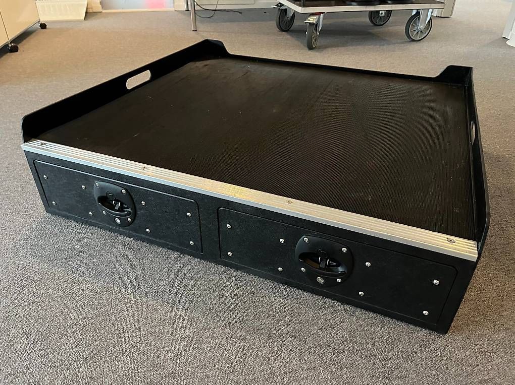Accessori per altri veicoli: Land Rover Discovery 4 drawer unit – Usato da PUIDOUX venduto da ralphgibson