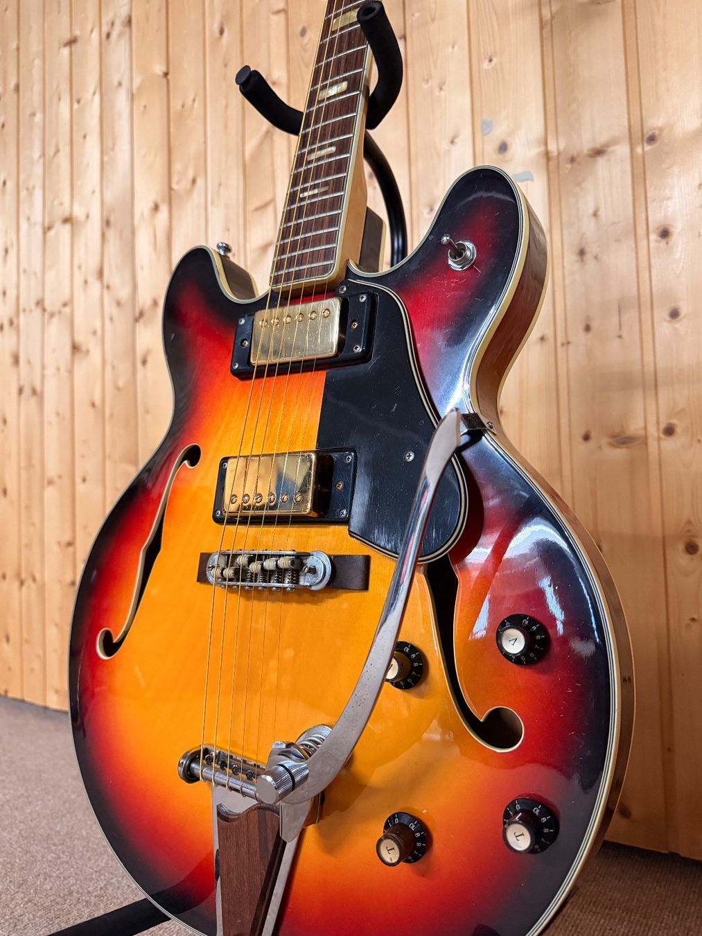 Aria Instruments de musique: Aria Diamond E-Gitarre Semiakustik Sunburst mit Vibrato – D'occasion à Zumikon par joe_5fpw 4