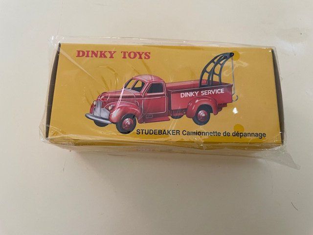 Dinky Toys Modellautos: dépanneuse Studebaker Dinky Toys Atlas – Neu und originalverpackt aus Ursy von DK8