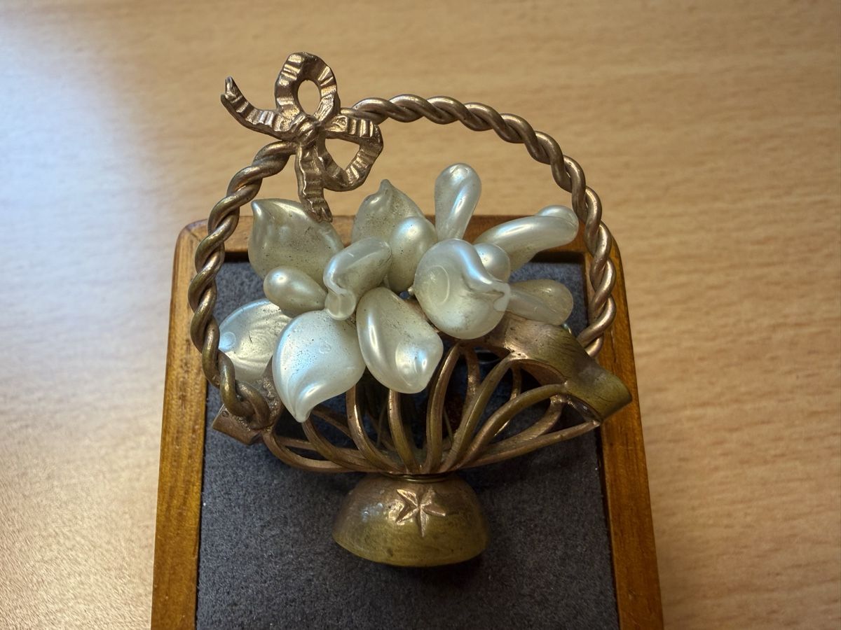 Broches & Aiguilles: Vintage Brosche in Form eines Blumenkorbs – D'occasion à Lamone par LaCantinaMagica