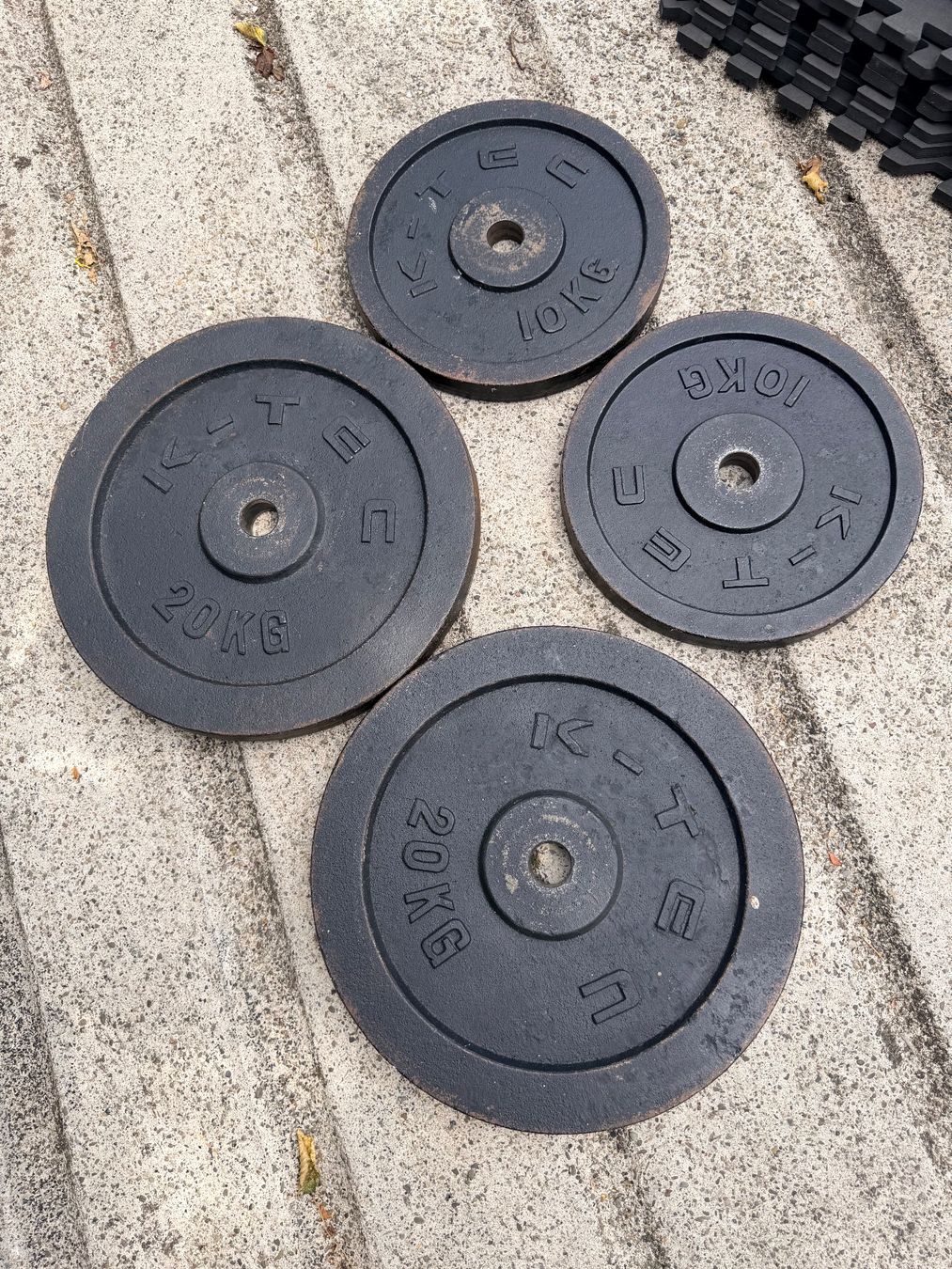 Hometrainer: Hantelbank Hantelablage Gewichte etc. – Gebraucht aus Riehen von fab_tds9 7