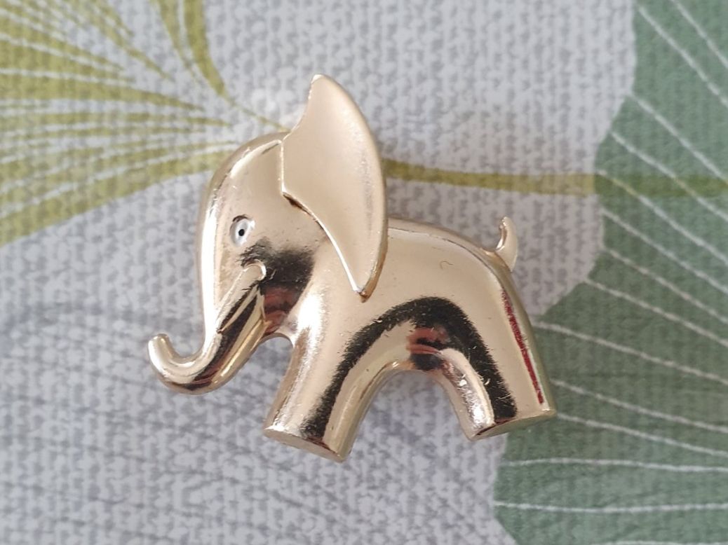 Spille & Fermagli: Brosche mit Elefant golden – Usato da Winterthur venduto da Natascha_1994