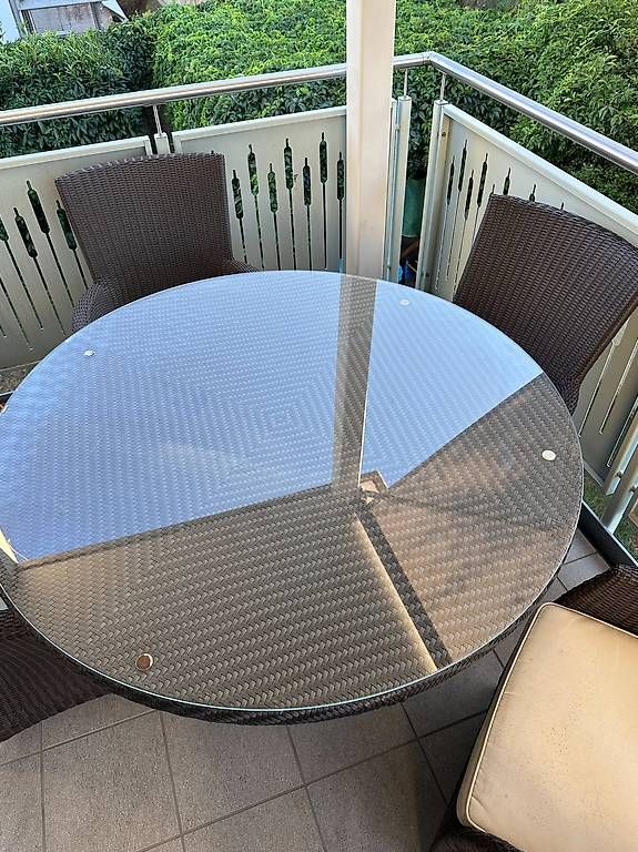 Set di tavolo e panche: Gartentisch mit 4 Stühlen – Usato da Neerach venduto da Sumihaus 4