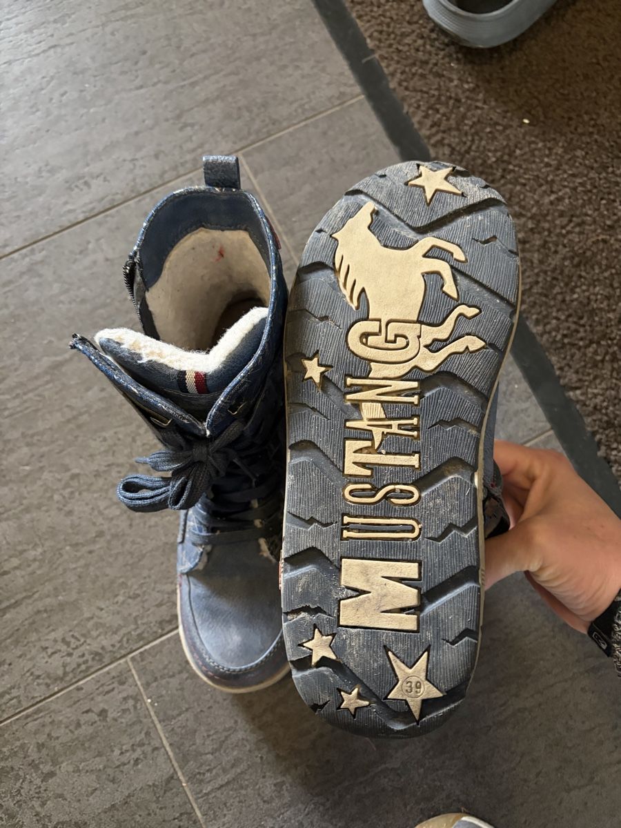 Mustang Damenschuhe: Stiefel Grösse 39 – Gebraucht aus Tumegl/Tomils von tiger358 1