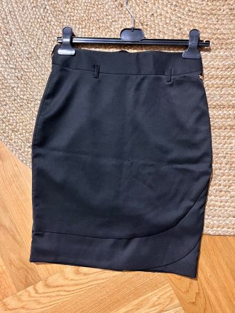 Sexy Park Avenue tailored skirt layer detail