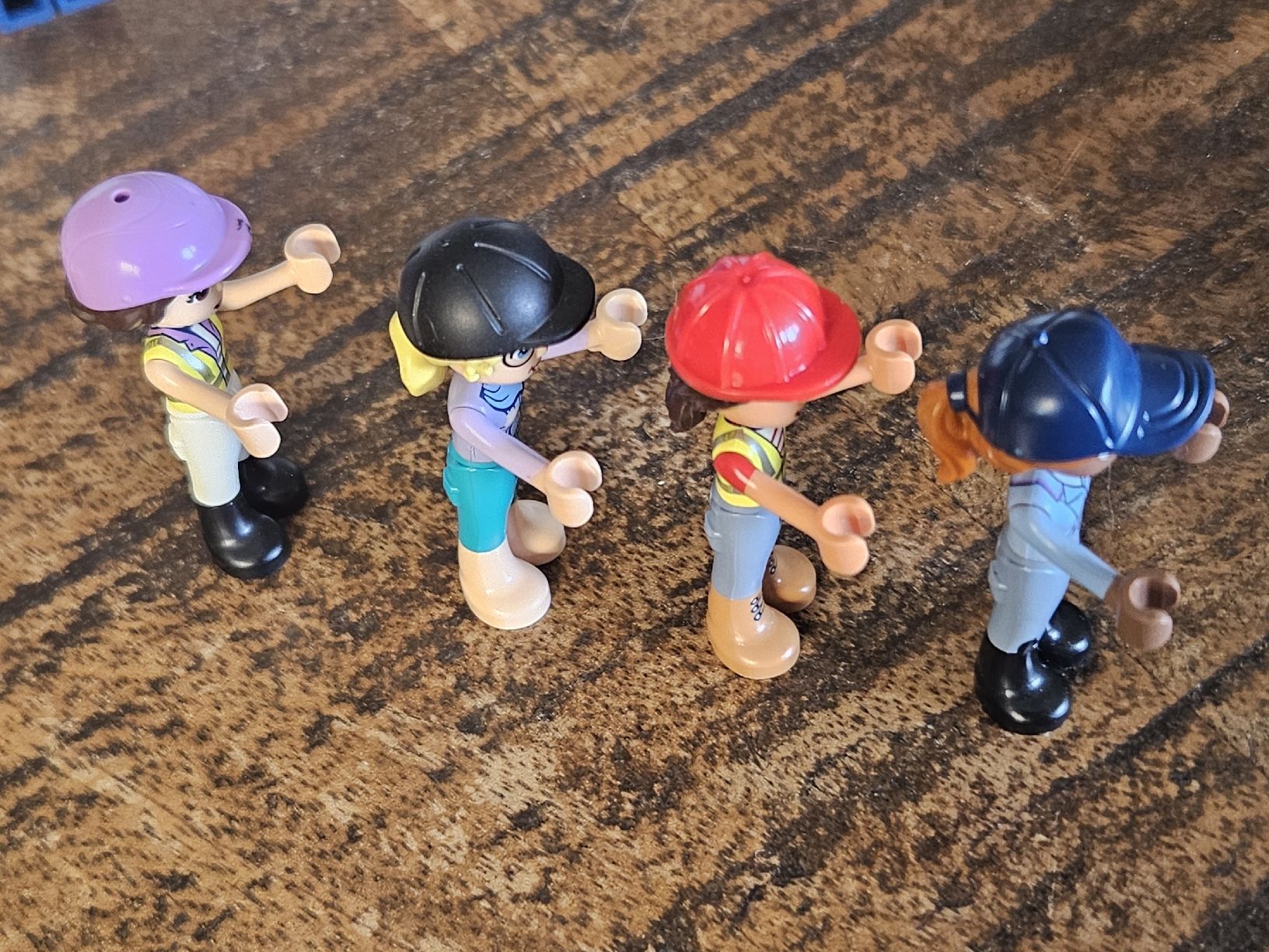 Lego Kit di costruzioni: lego lot de 4 figurines  – Usato da Confignon venduto da Ecrofigs 3