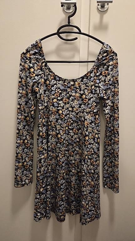 Hollister Kleider: Hollister Blumenkleid, S/36 – Gebraucht aus Bern von nigq 1