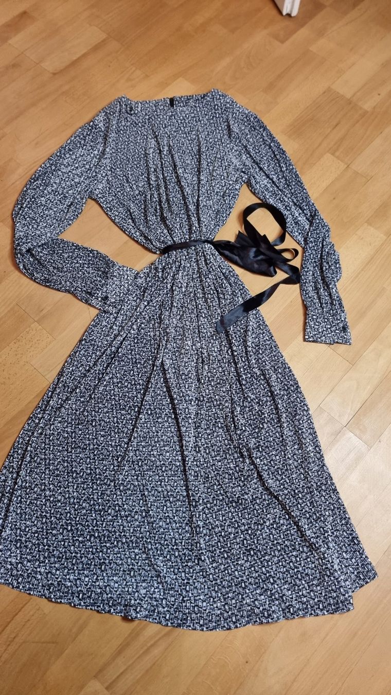 Vestiti: Elegantes Midikleid mit Gürtel Gr. XL – Usato da Wald ZH venduto da CapLux
