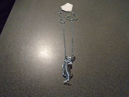Kette silberfarbig, Anhänger Fischskelet